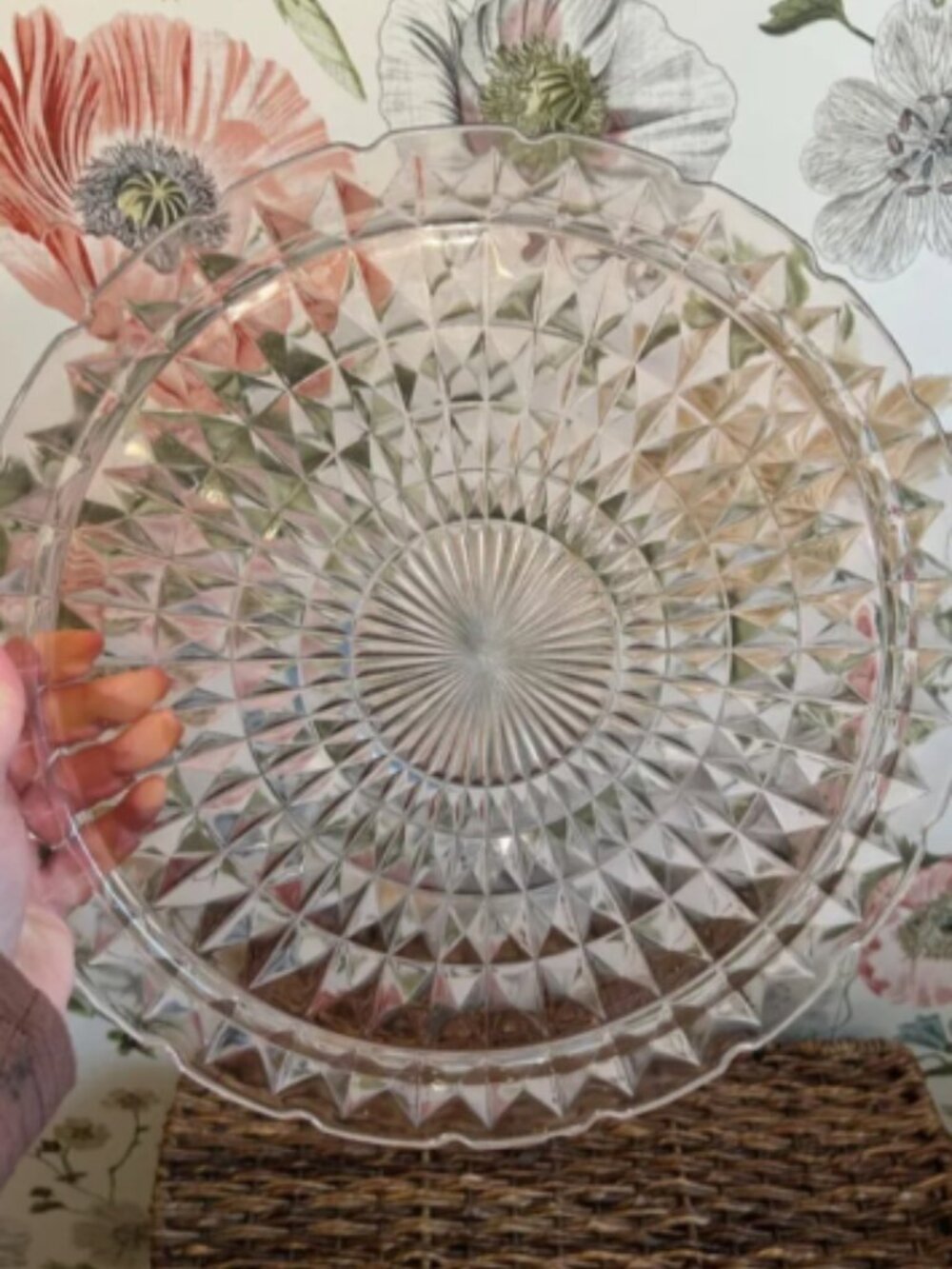 Vintage Blush Pink Pressed Glass Starburst Platter Decorative Round Tray - Picture 2 of 7